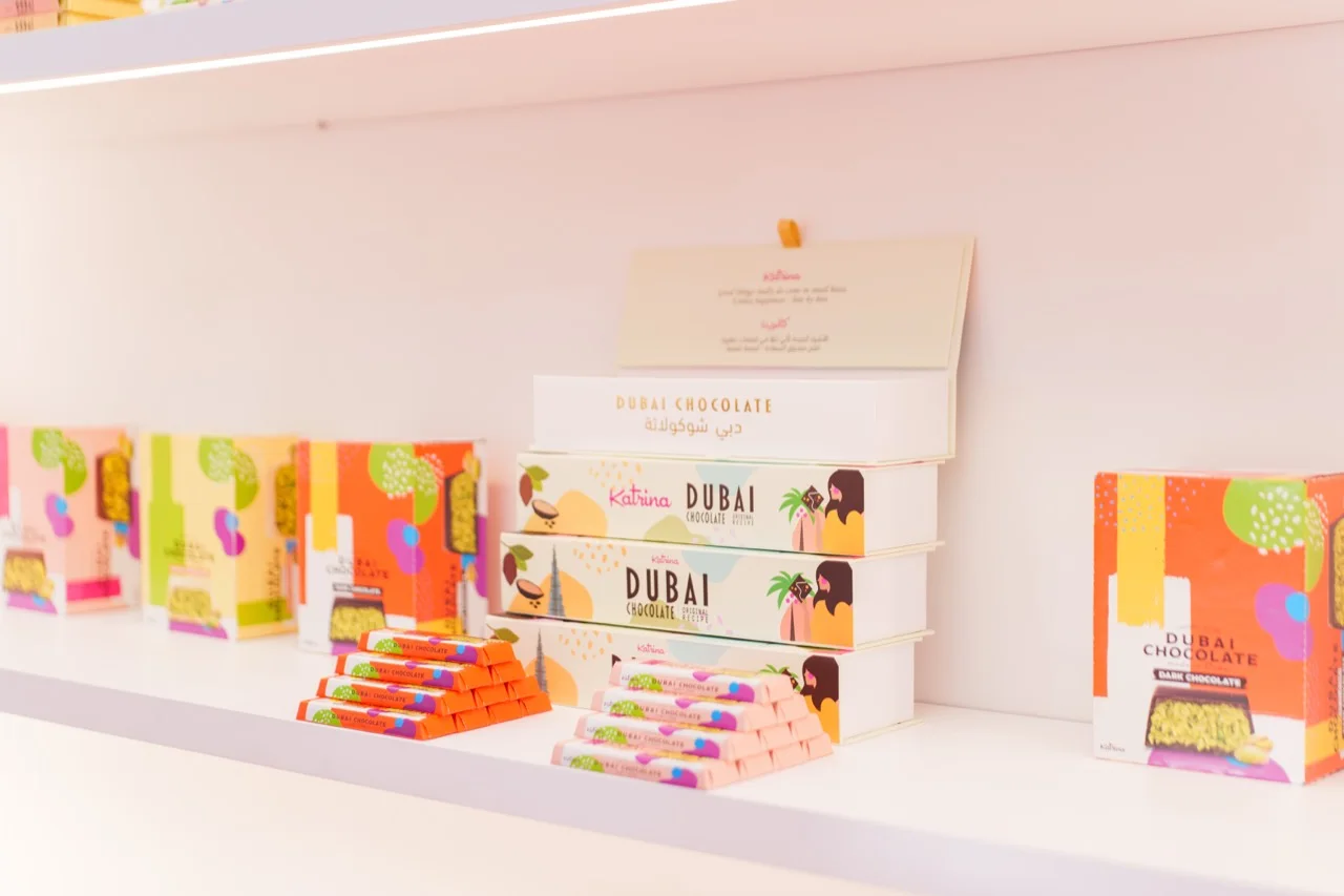 Katrina chocolate bars and illustrated Bonbons gift boxes arranged on the stand shelves